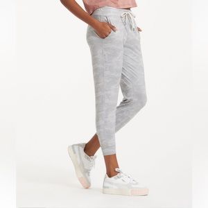 Vuori Performance Joggers Women Size XL